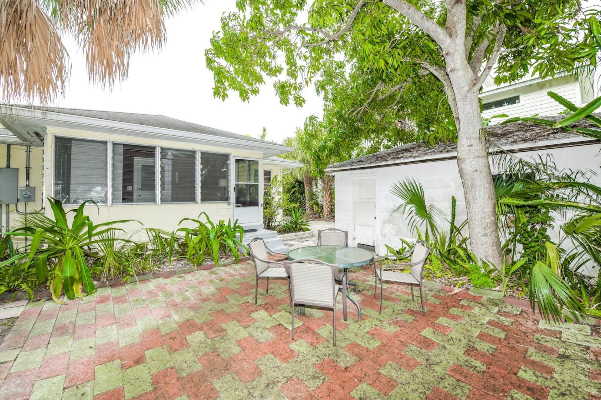 Casa Posada - So Close You Can Hear The Waves Historic Beach Cottage W Beach Gear Anna Maria Eksteriør bilde